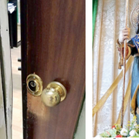 La porta blindata forzata dai ladri per entrare nell’ufficio del parroco e a destra la statua di San Rocco con l'oro