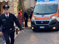 I carabinieri e i soccorsi sul posto dell'omicidio a Bucchianico (foto g.l.)