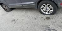 Le gomme tagliate di un'auto in via Fauro