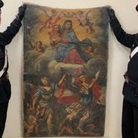 La tela recuperata dai carabinieri