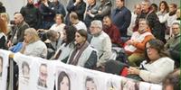 Il pubblico e i parenti della vittime di Rigopiano durante il processo