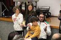 Il campione di tennis paraolimpico Andrea Silvestrone in una foto di alcune mesi fa insieme ai suoi tre figli nel teatro di via Cavour a Pescara