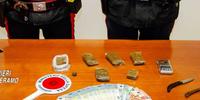 Droga e soldi sequestrati dai carabinieri nell’abitazione dello studente di 17 anni
