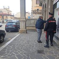 Carabinieri e primario al bancomat dove è avvenuto il furto