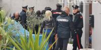 I carabinieri durante il blitz a Pescara nella zona del quartiere Rancitelli (foto G.Lattanzio)