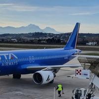 L'aereo Ita nel piazzale dell'Aeroporto d'Abruzzo