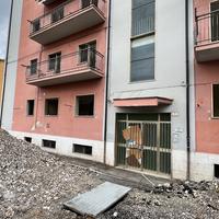 La palazzina di via Avezzano a Sulmona dove è stato interrotto dalla ditta esecutrice un cantiere del Superbonus 110%