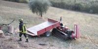 Il trattore dopo l'incidente avvenuto a Basciano