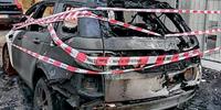 La carcassa della Range Rover incendiata (foto di Giampiero Lattanzio)
