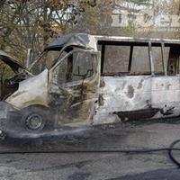 Il furgone distrutto a Guardiagrele (foto Giovanni Iannamico)