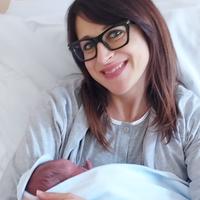 Mattia, primo nato in Abruzzo nel 2024, con la mamma Claudia Pietropaoli (foto Raniero Pizzi)