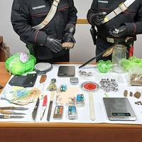 La droga sequestrata dai carabinieri al ristoratore di Pescasseroli