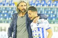 L'allenatore del Pescara Emmanuel Cascione con il centrocampista Salvatore Aloi
